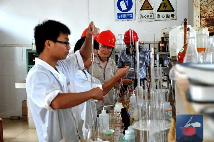 光榮！博白杰出人才榮獲全國勞動模范，推動新材料技術(shù)推廣服務(wù)獲國家領(lǐng)導(dǎo)人接見